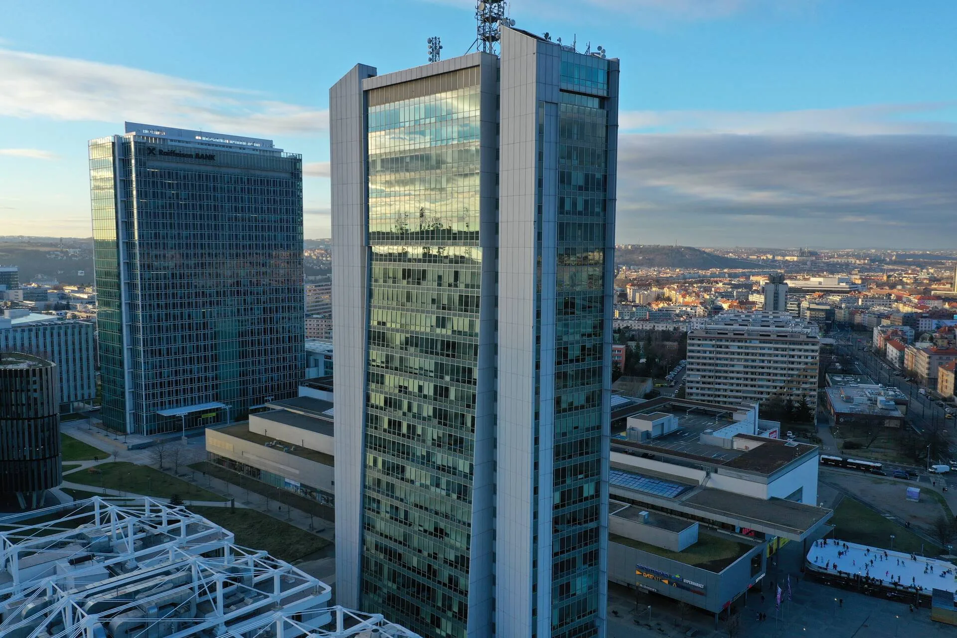 CITY EMPIRIA